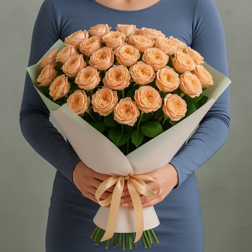 Букет персиковых пионовидных роз