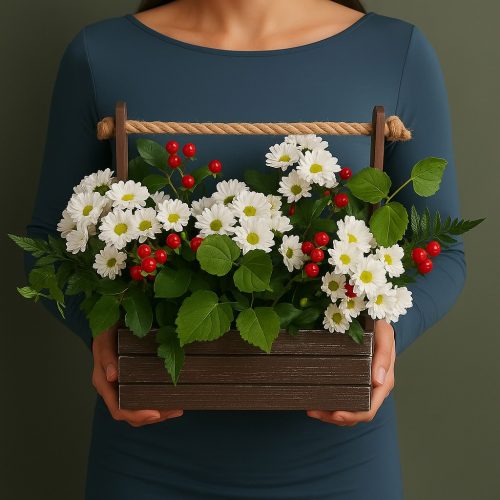 Композиция в коробке «Деревенский шарм с ромашками и гиперикумом»