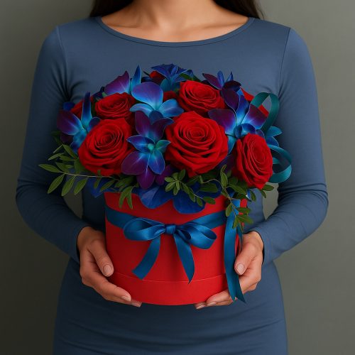 Цветы в коробке «Красный шелк и синие орхидеи»